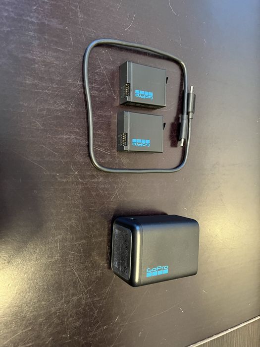 Podwójna ładowarka do baterii GoPro 13