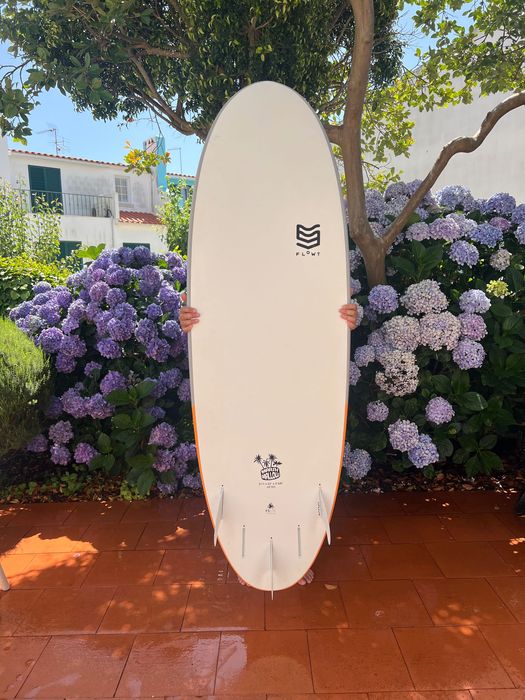 Prancha Surf Flowt Marsh Mallow 5’11” 42L + Saco Channel Islands
