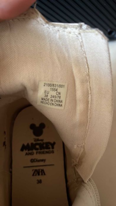 Стильные ботинки с Микки для девочки.