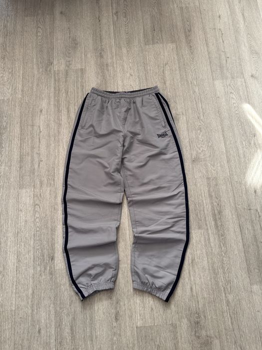 Нейлонові штани Lonsdale сірі