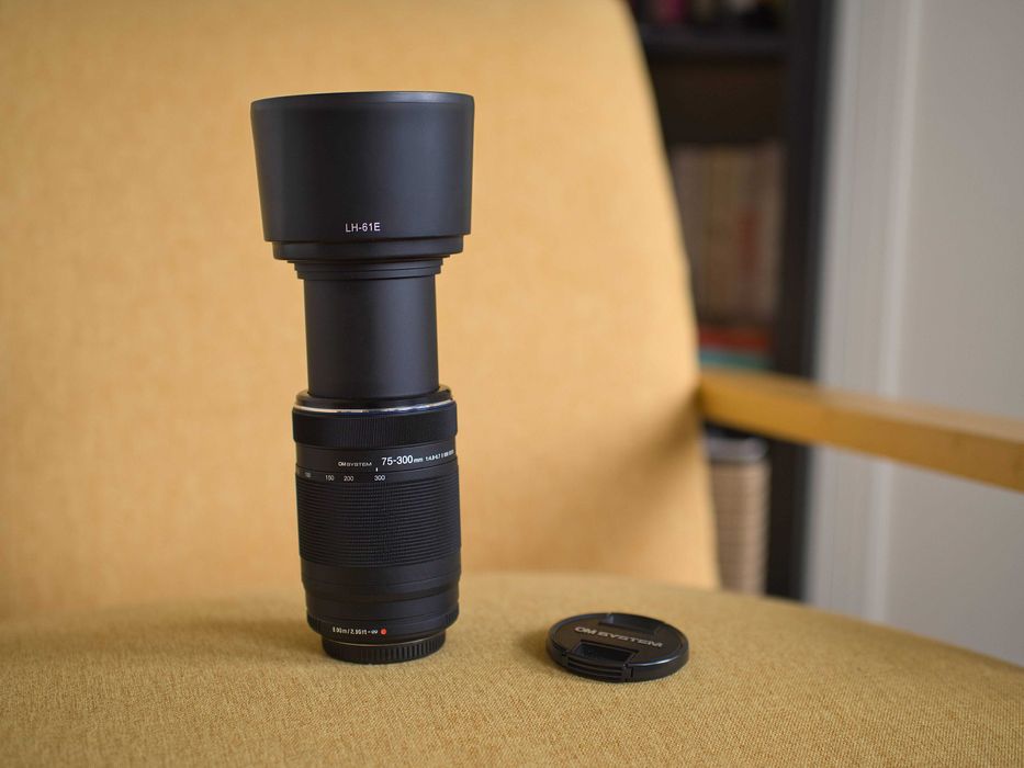 Obiektyw Zuiko olympus 75-300 na gwarancji,  osłona przeciwsłoneczna nieoryginalna