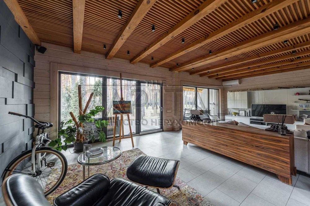 Оренда будинку з генератором, Буча