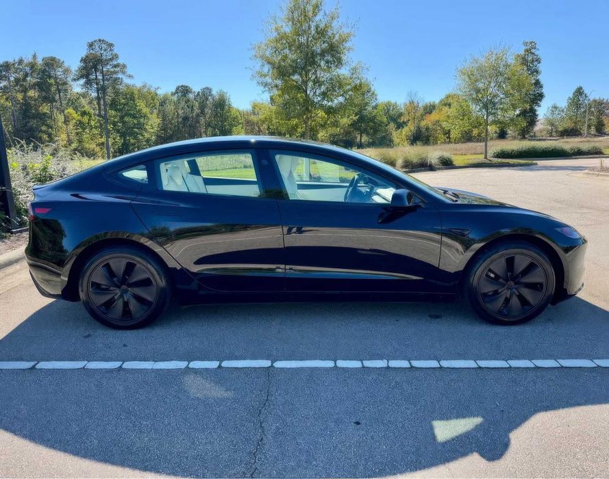 Tesla Model 3 Long Range      2025