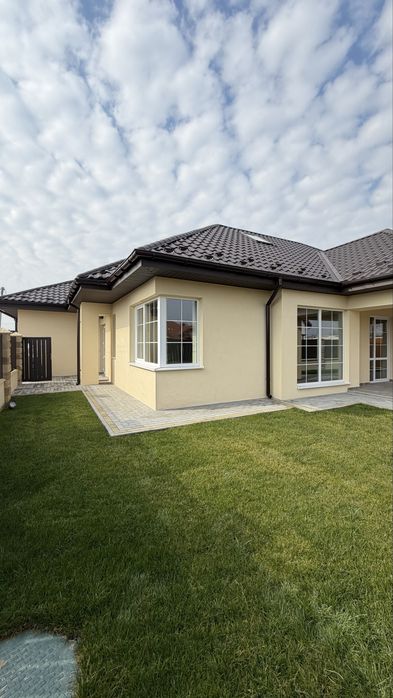 Продаж сучасного будинку американка 130м2 з гаражем і терасою |