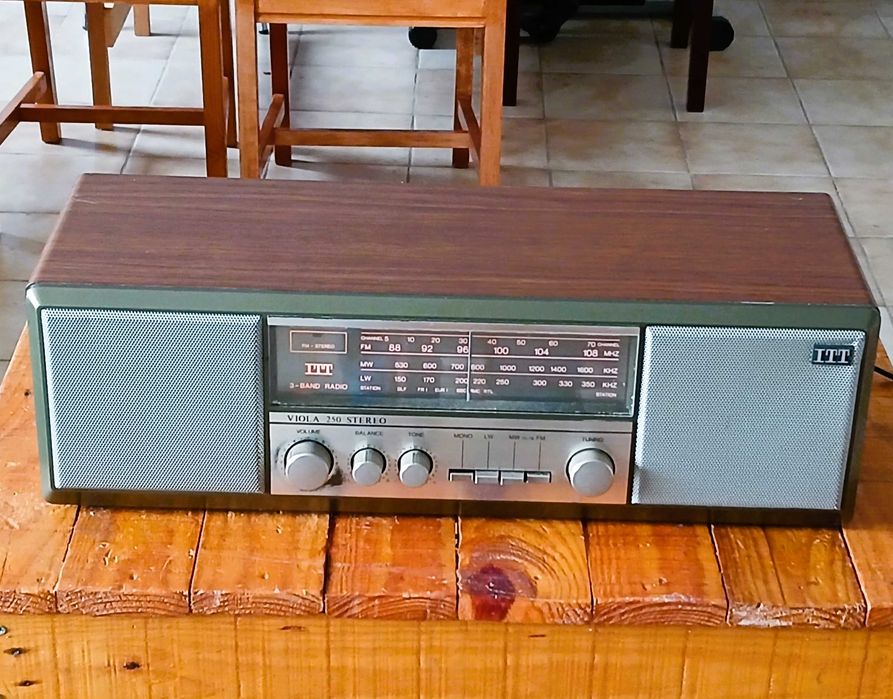 Rádio ITT modelo  250