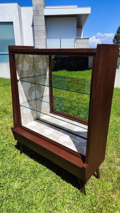 Vitrine midcentury recuperada