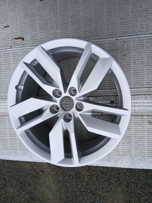 Nowa felga Audi Q5 18 cali