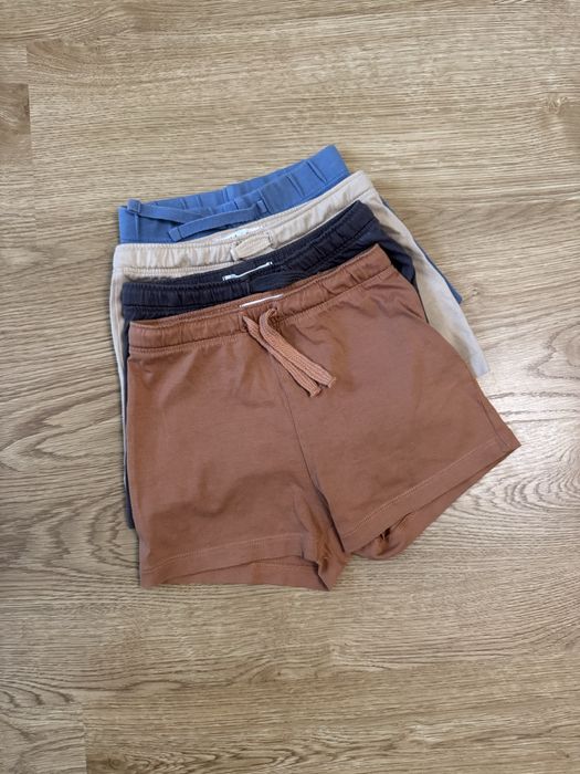 Ціна за набір із 4 шортів