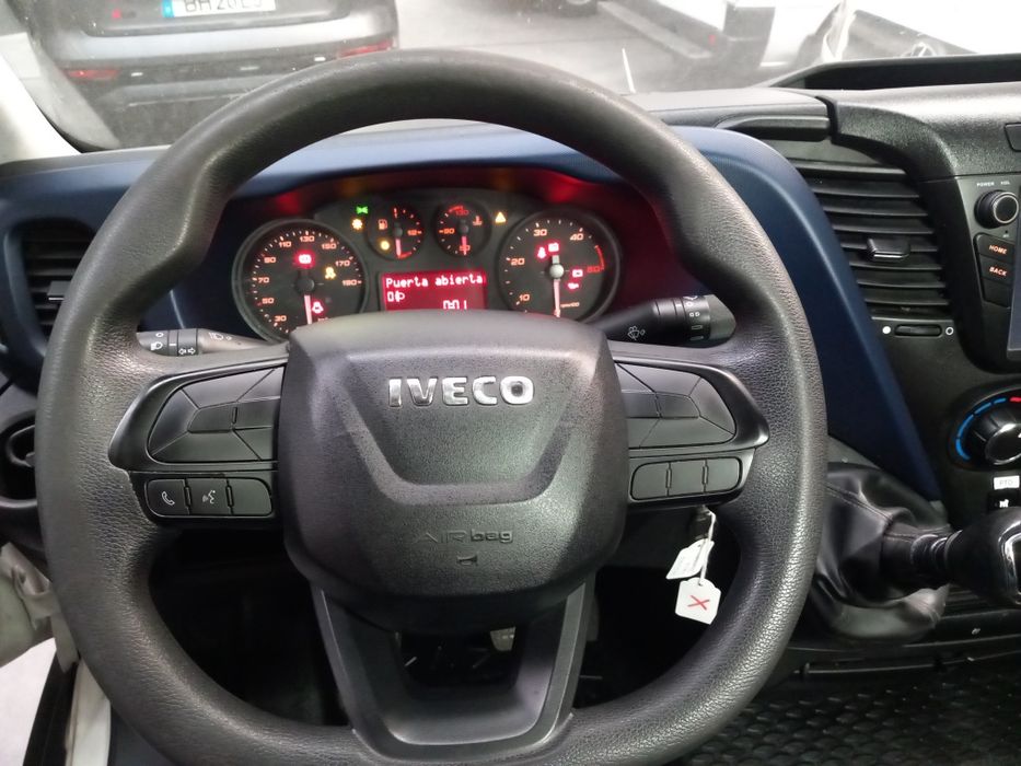 Iveco 35n14 gnc  equipada com maquina  de limpeza alta pressao