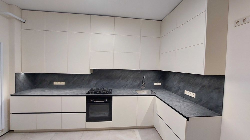 Кухни на заказ с фурнитурой Blum от 25 тыс грн метр погонный