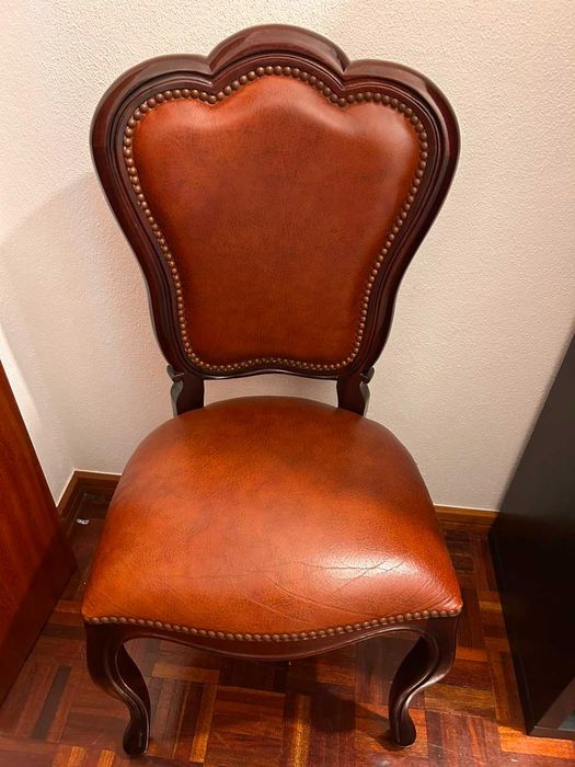 Conjunto de sala de jantar clássico