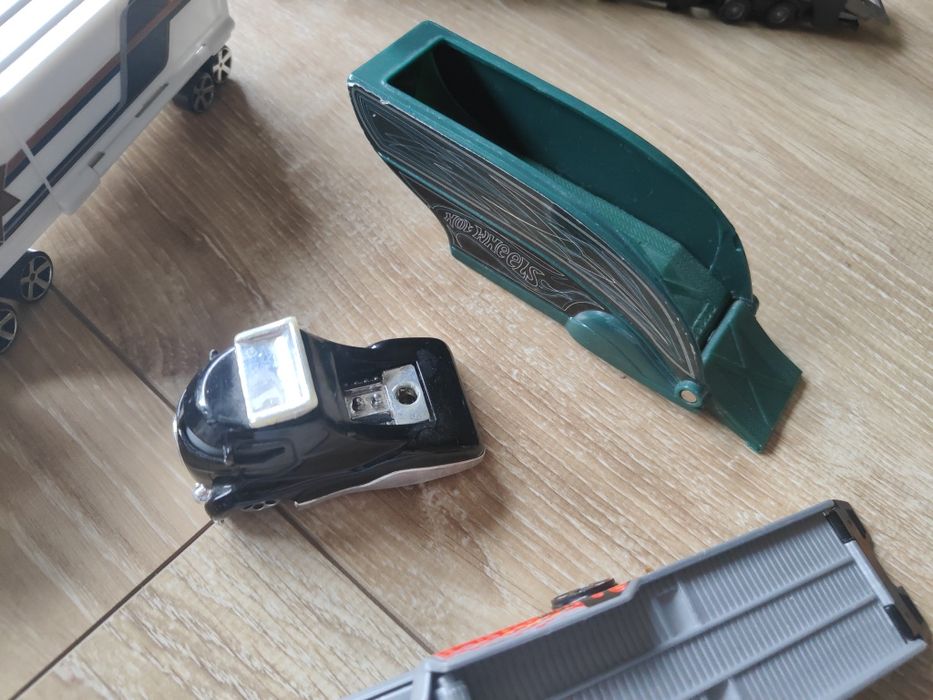 Zabawki 3 ciężarówki  hotwheels
