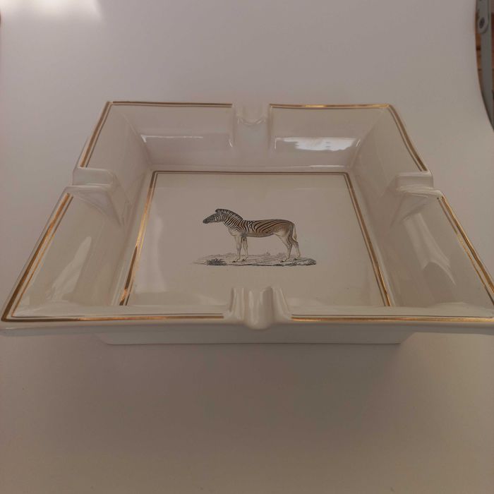 Cinzeiro em porcelana