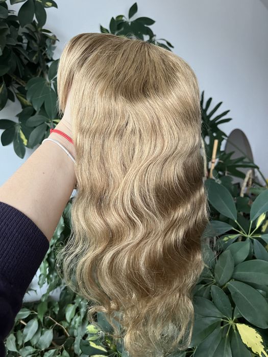 Dluga blond peruka falowane wlosy z grzywka wlosy naturalne