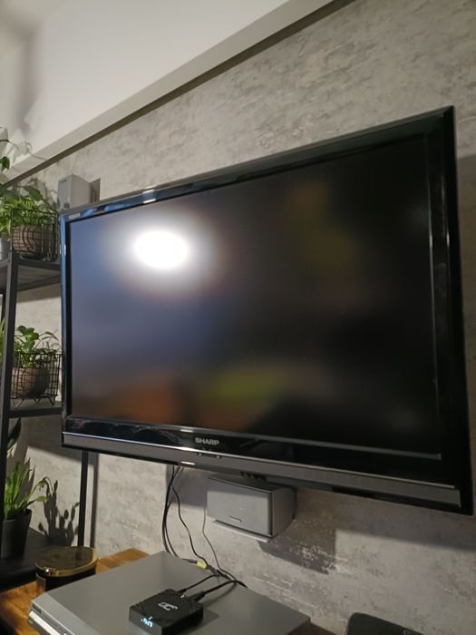 Telewizor Sharp z kinem domowym maszyna do szycia gratis
