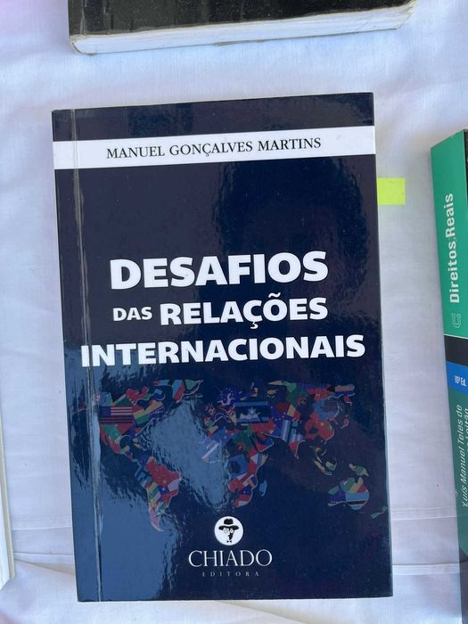Manuais e Códigos de Direito