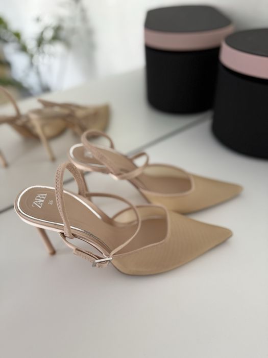 Туфлі, босоніжки, мюлі