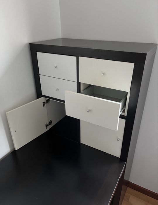 Estante IKEA EXPEDIT / KALLAX (77x147 cm) – preta/castanha