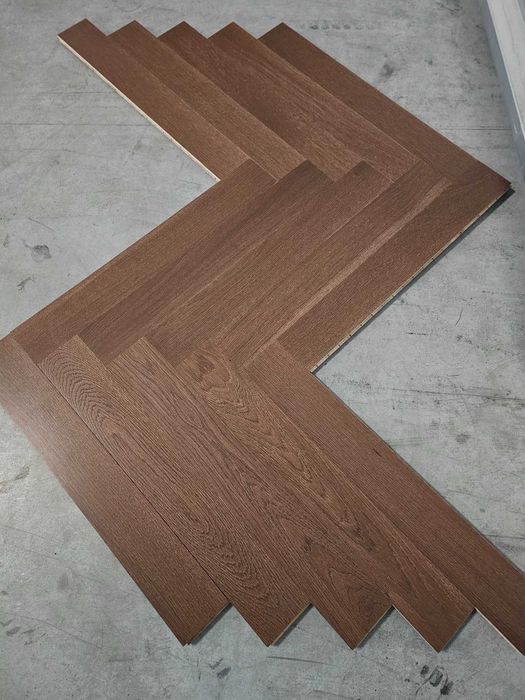 Jodełka klasyczna dąb lakier choco 13x70x490 (warstwa 6mm) 28,5 m2