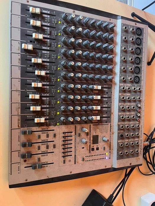 Mesa de Mistura Yamaha e Phonic