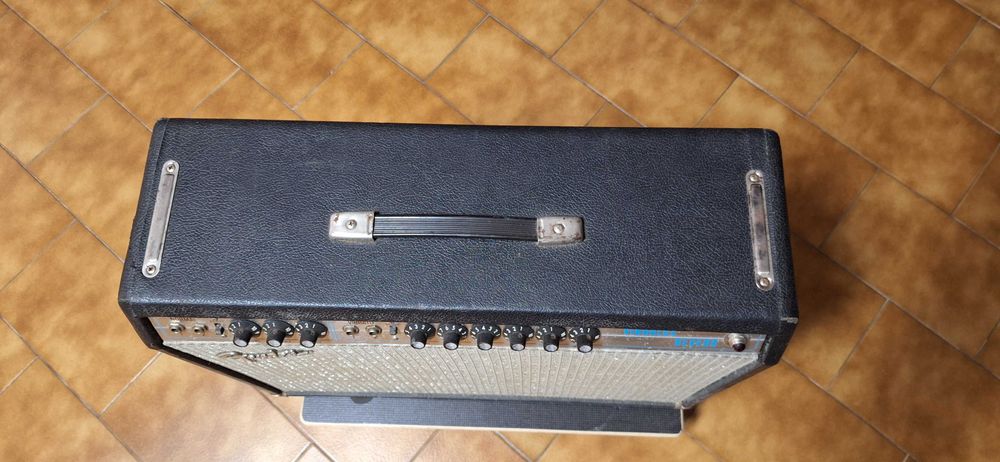 Amplificador Fender Vibrolux Silverface 1975
