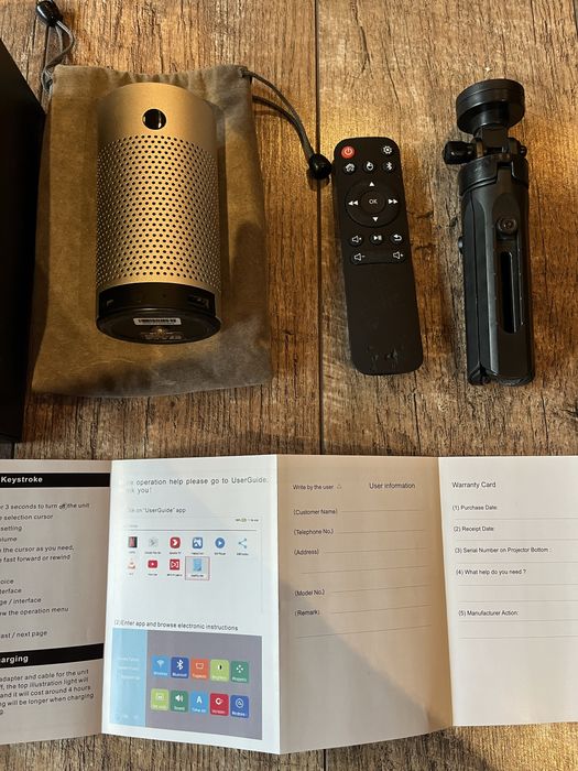 BYINTEK P7 Mini Przenośny Projektor do Telefonu. Jak nowy.