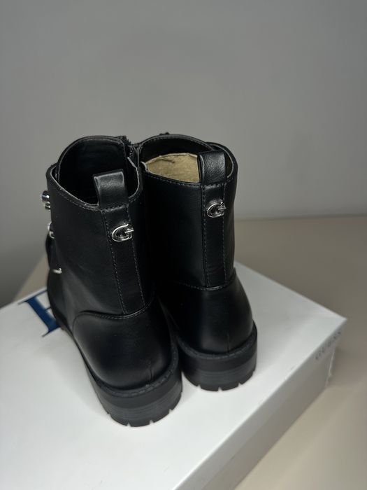 Czarne botki Guess