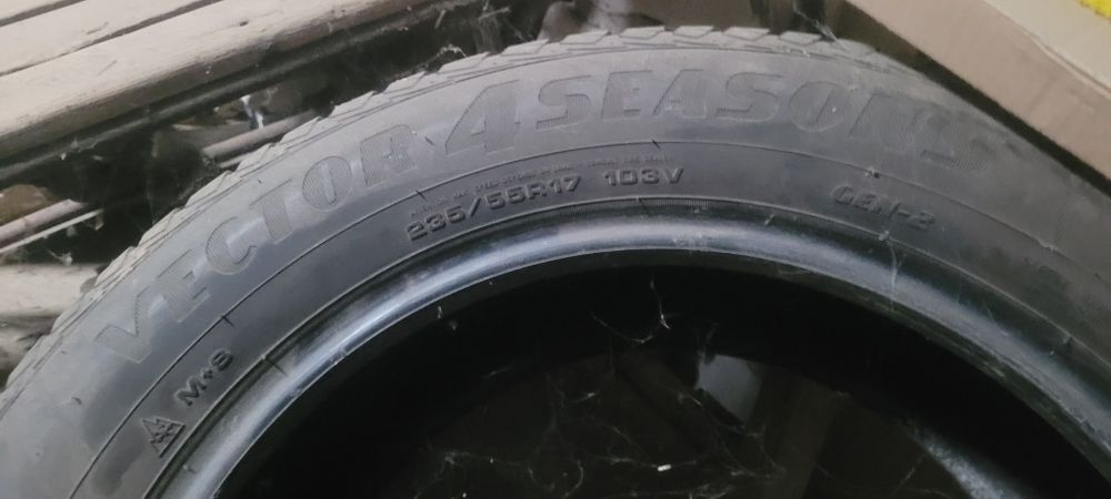 2x 235/55R17 Goodyear Vector 4Seasons G2  18r.