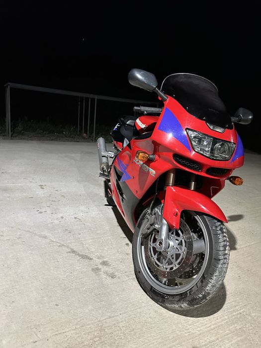 Kawasaki zx9r 1996: 3 400 $ - Мотоциклы Строинцы на Olx