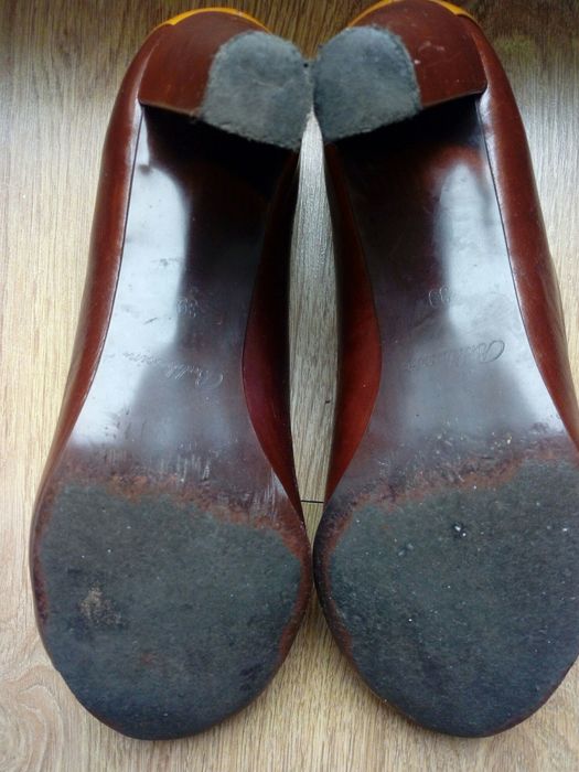 Skórzane buty na obcasie rozmiar 39