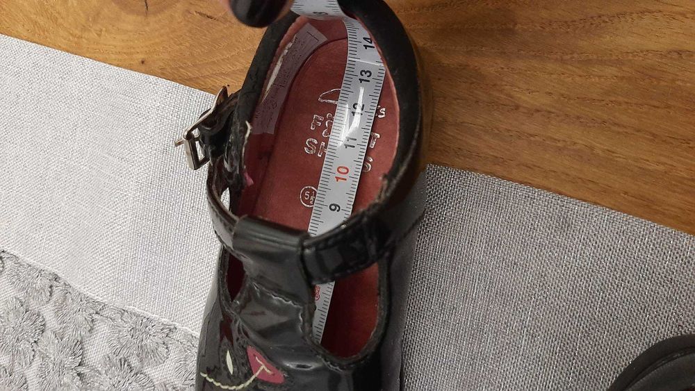 Lakierki skórzane buty dziewczęce półbuty sandały 22