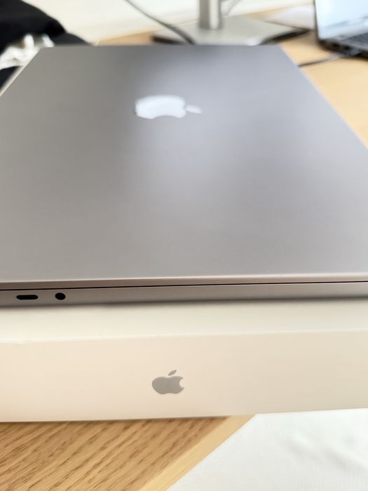 MacBook Pro 16” M1 Pro | 16 GB RAM | 512 GB SSD | Stan idealny | Bateria 100%