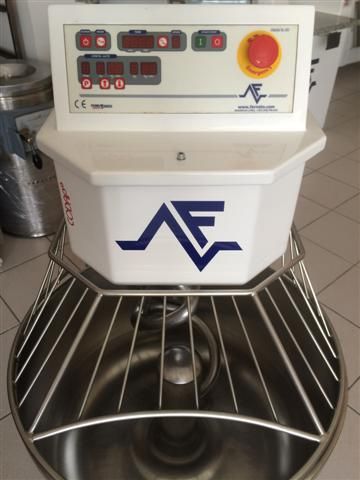 Amassadeira FERNETO 35 kg farinha =COMO NOVA=