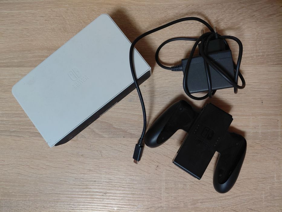 Nintendo Switch Oled 64gb + sd 128gb + 4 ігри (Повний комплект)