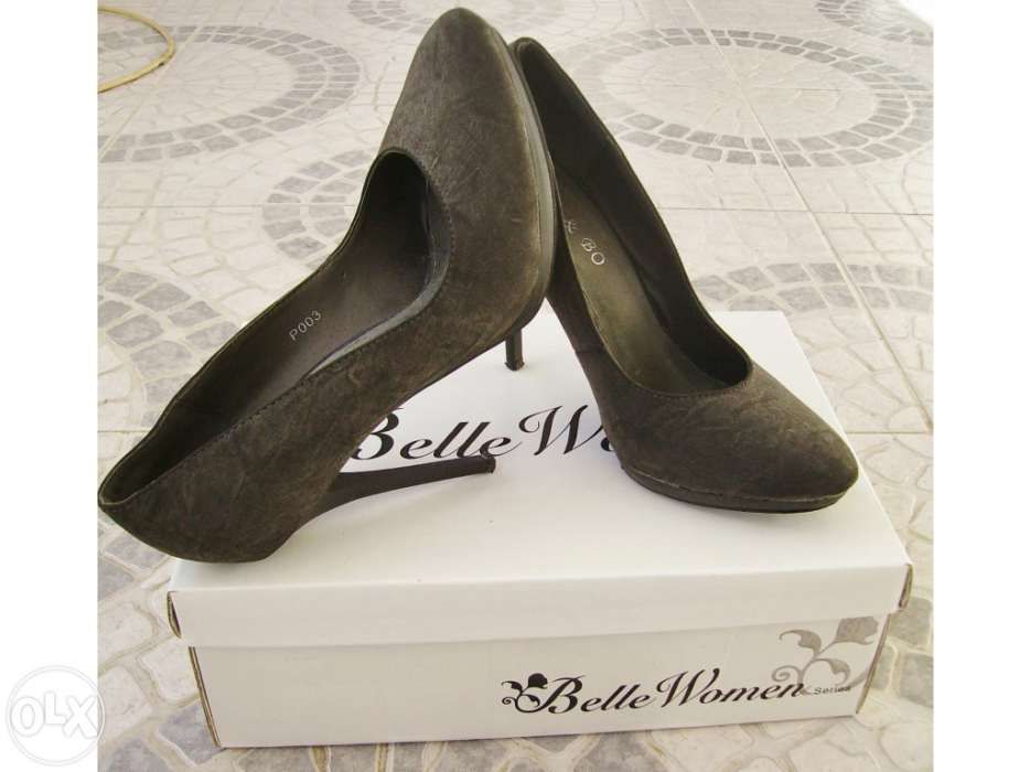 Sapatos Cinzentos - Tamanho 38 -