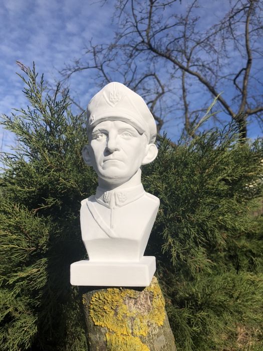 Бюст Романа Шухевича ( Тараса Чупринки)