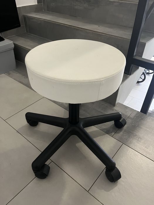 Taboret kosmetyczny hoker