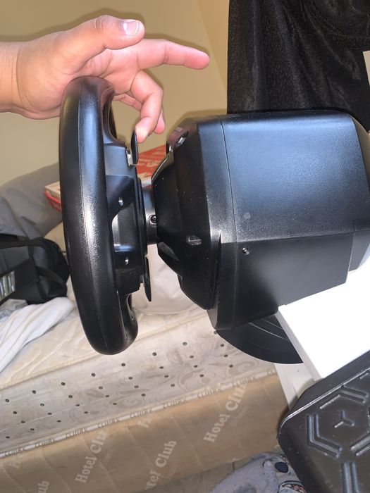 Volante + Pedais THRUSTMASTER T128 (PS5/PS4/PC - Preto) novo usado 1 estou a vender porque não tenho mais Pc