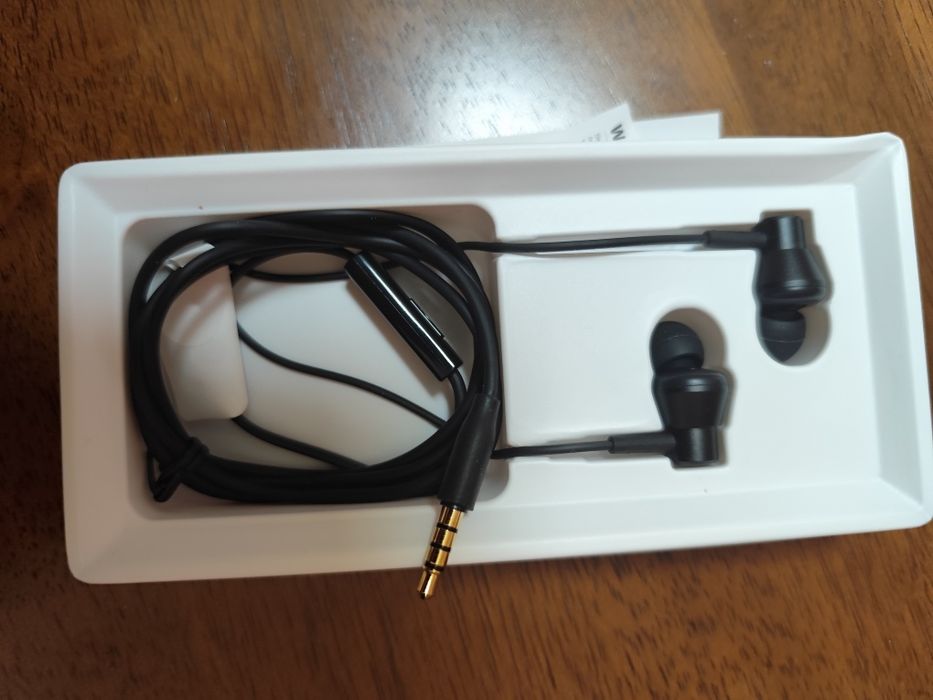 Auriculares com fio Baseus HZ11