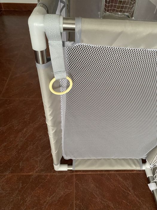 Parque infantil cinza