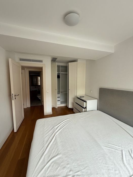 Arrendo T1 mobilado com garagem e piscina Av Eng Duarte Pacheco