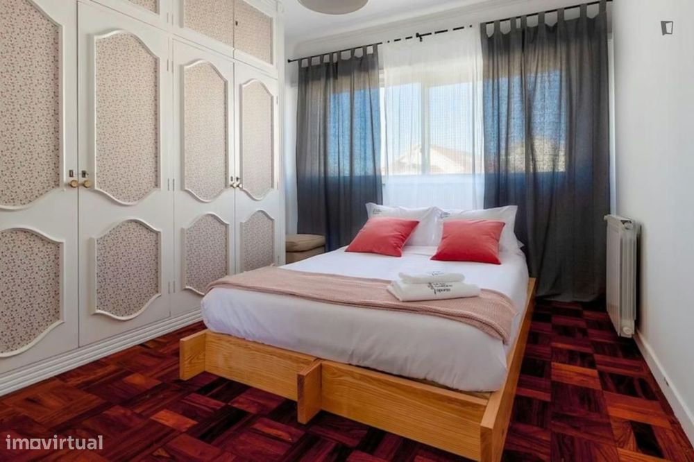 Quarto - localizado em Cedofeita Porto