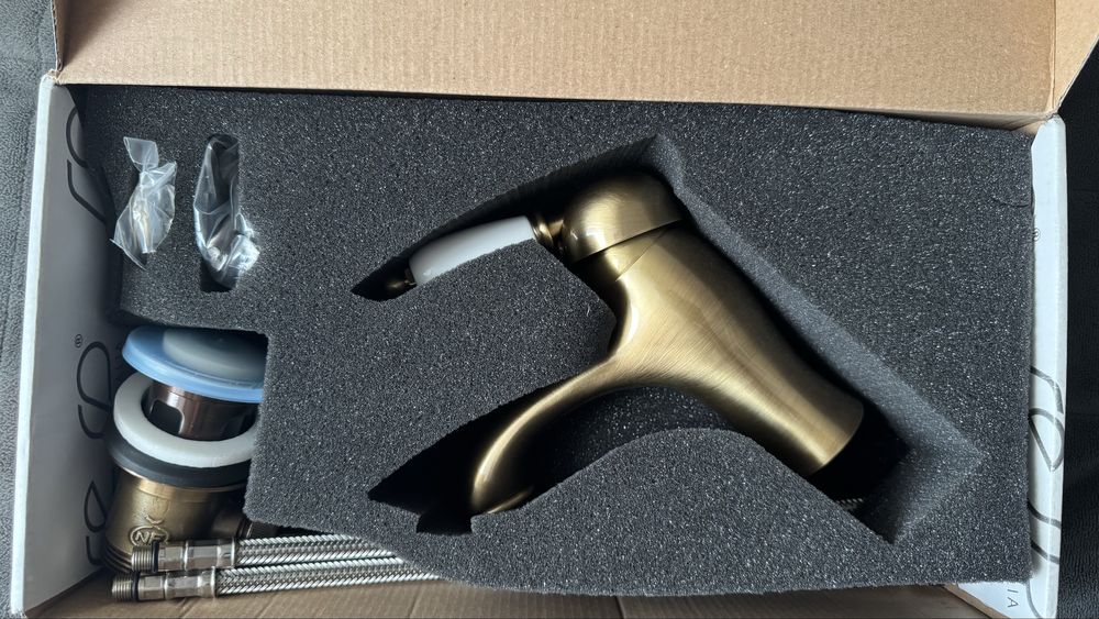 Resp Otello, Італія. Змішувач бронзовий для раковини.