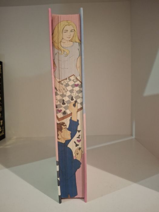 «Шах і мат»— Алі Гейзелвуд, книга з кольоровим зрізом.