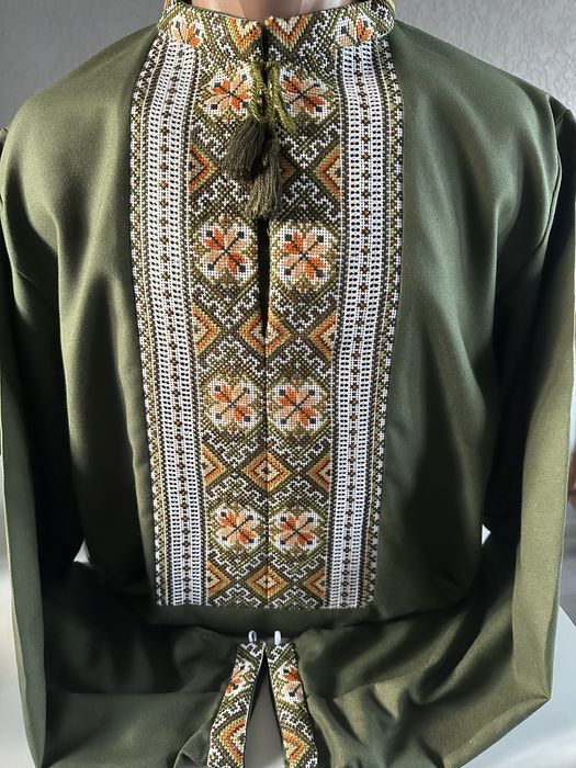 Чоловічі вишиванки ручноі роботи