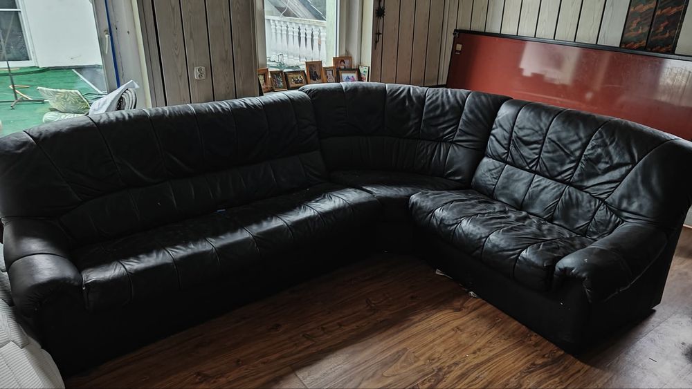 Duży czarny skórzany narożnik kanapa wypoczynek