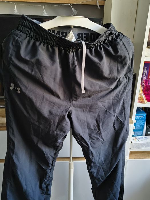 Cienkie spodnie sportowe Under Armour rozmiar M