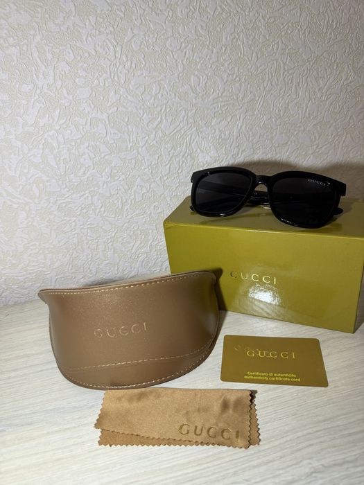 Сонцезахисні окуляри Gucci, Miumiu