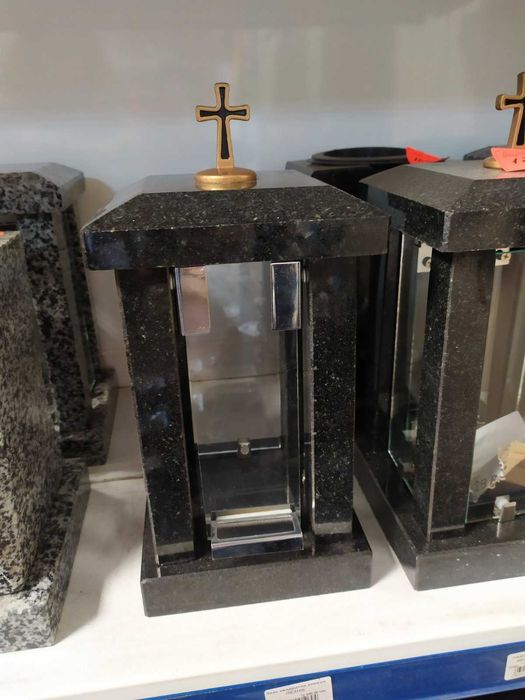 Памятник военным гранитный