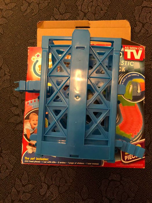 Circuito pista mágica com jipe led e elevador